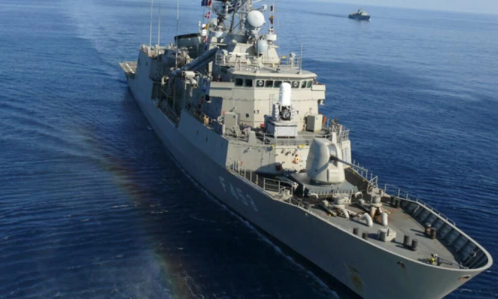 Η πάντα ετοιμοπόλεμη φρεγάτα F-453 «Σπέτσες», μόνη της στο Λιβυκό πέλαγος